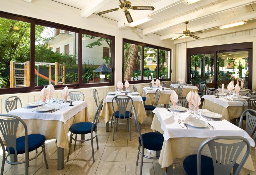 קרביה Hotel Trieste מראה חיצוני תמונה