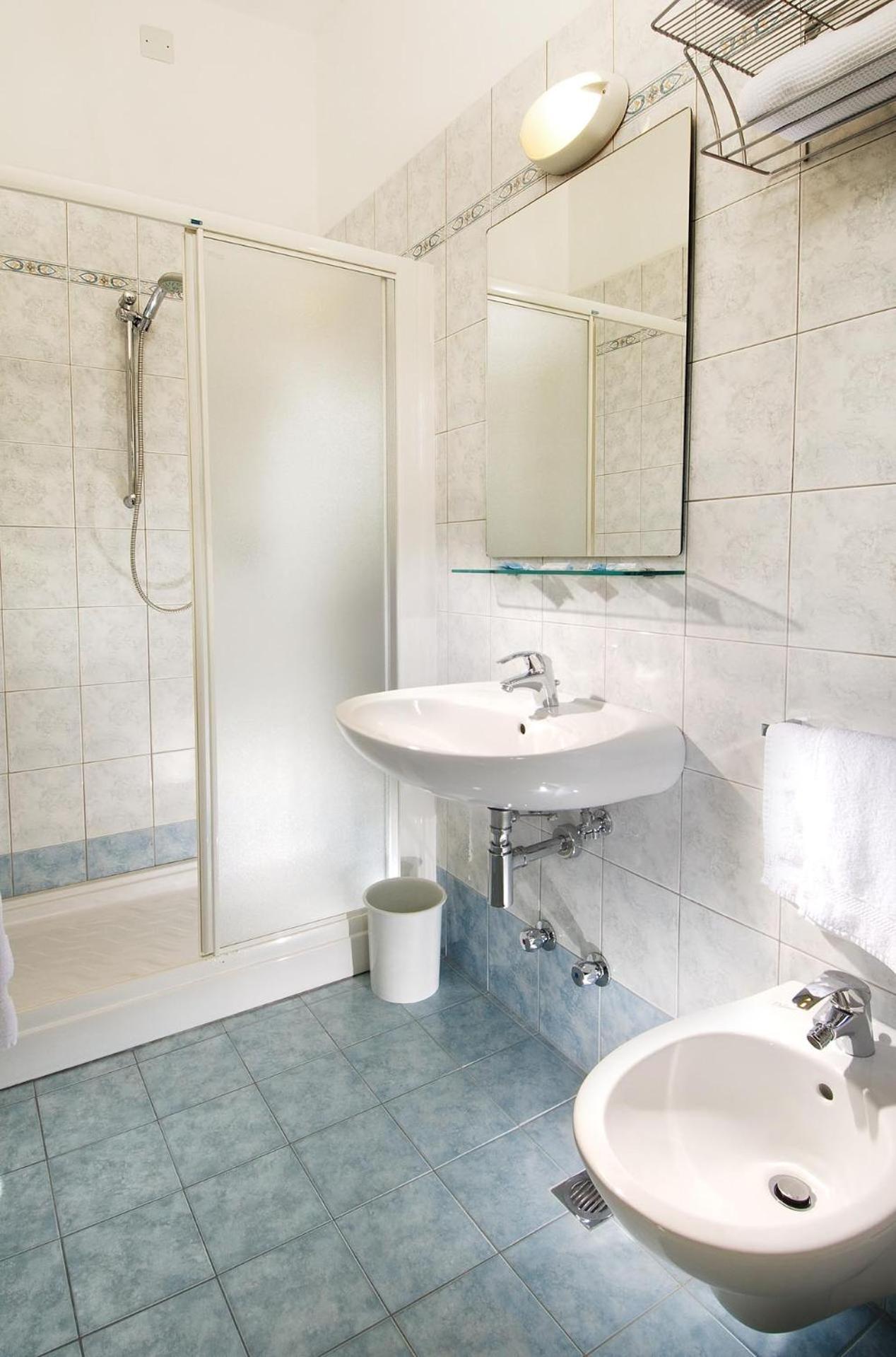 קרביה Hotel Trieste מראה חיצוני תמונה