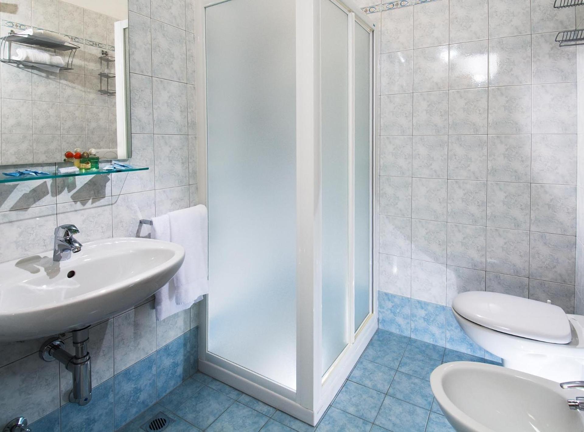 קרביה Hotel Trieste מראה חיצוני תמונה