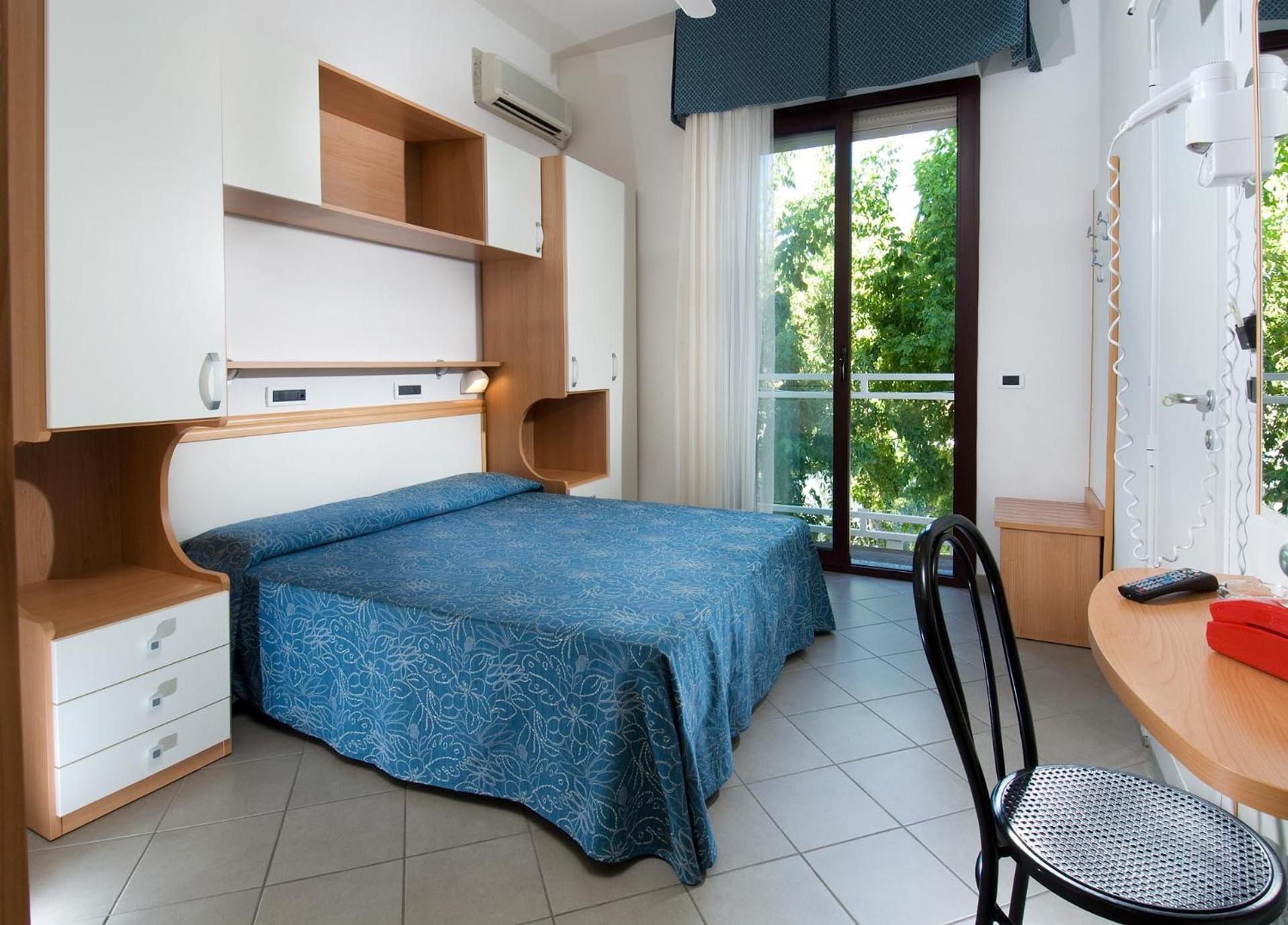 קרביה Hotel Trieste מראה חיצוני תמונה