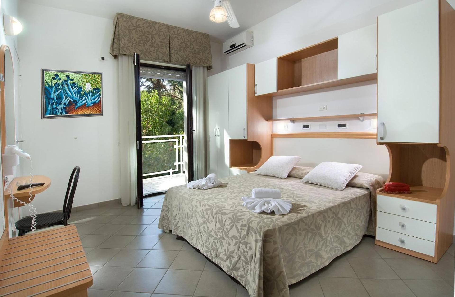 קרביה Hotel Trieste מראה חיצוני תמונה