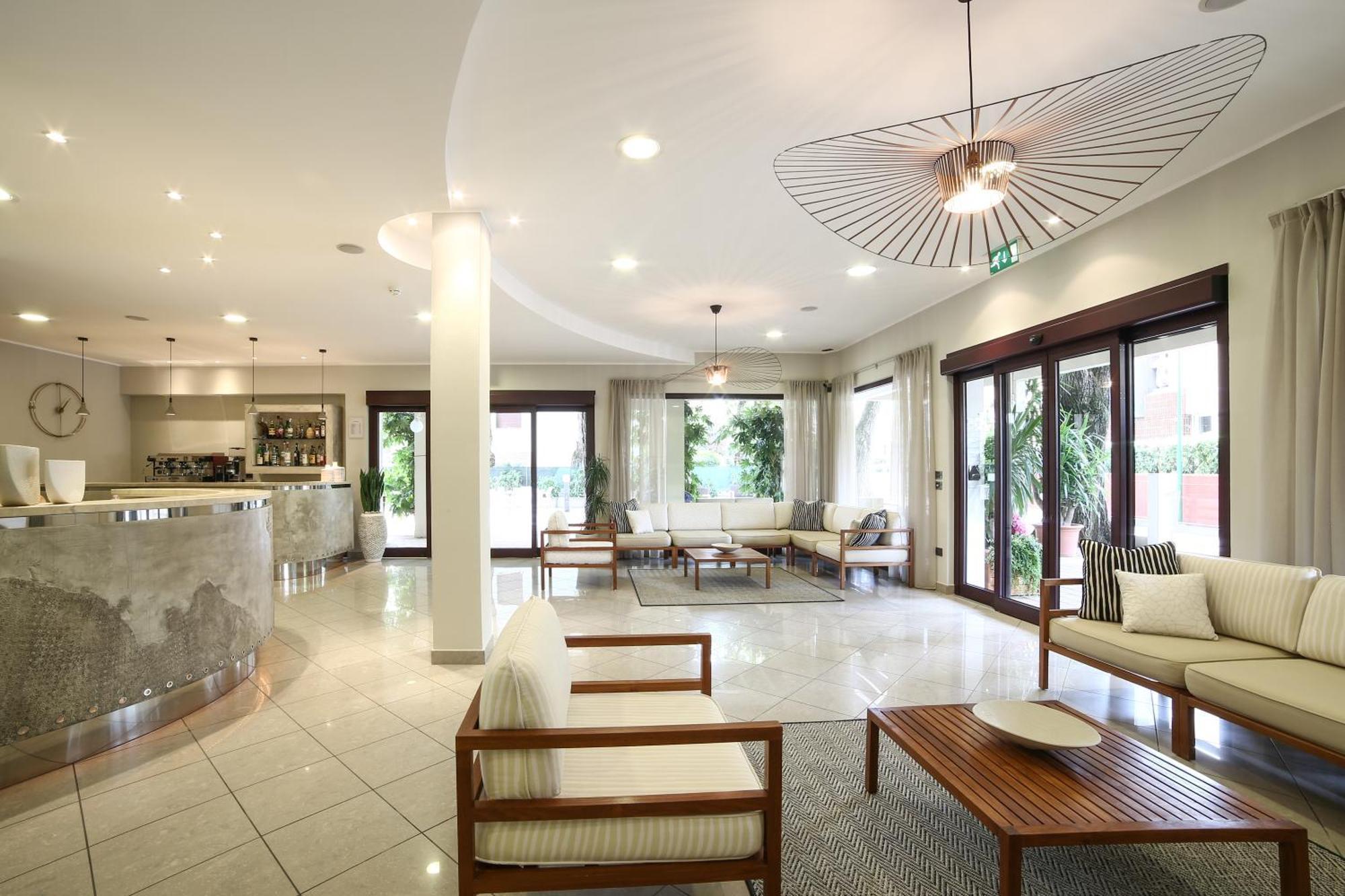 קרביה Hotel Trieste מראה חיצוני תמונה
