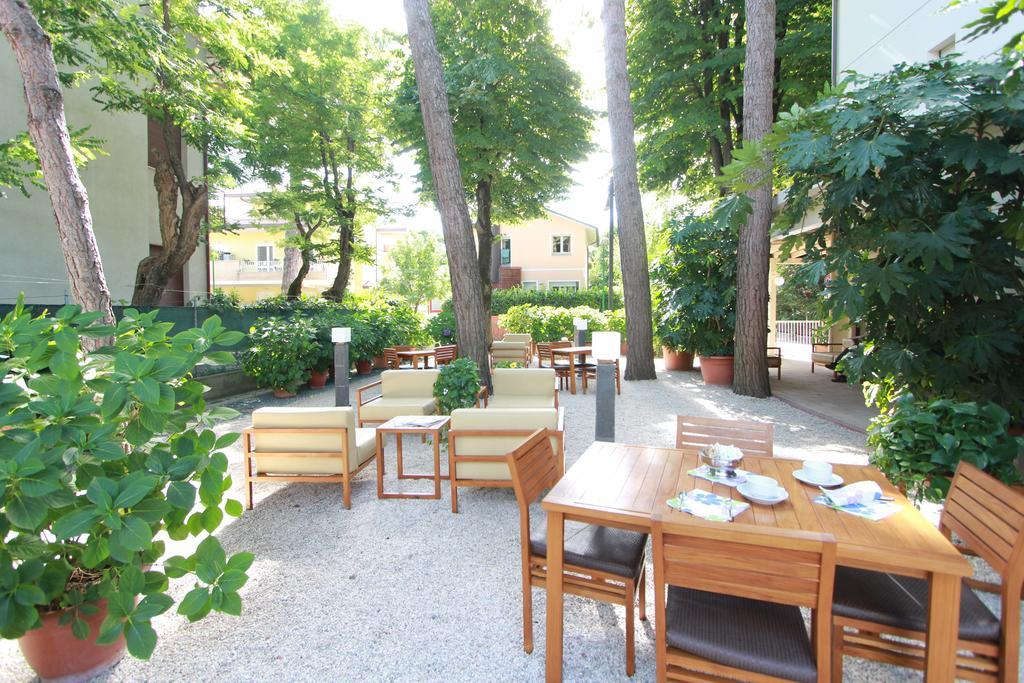 קרביה Hotel Trieste מראה חיצוני תמונה
